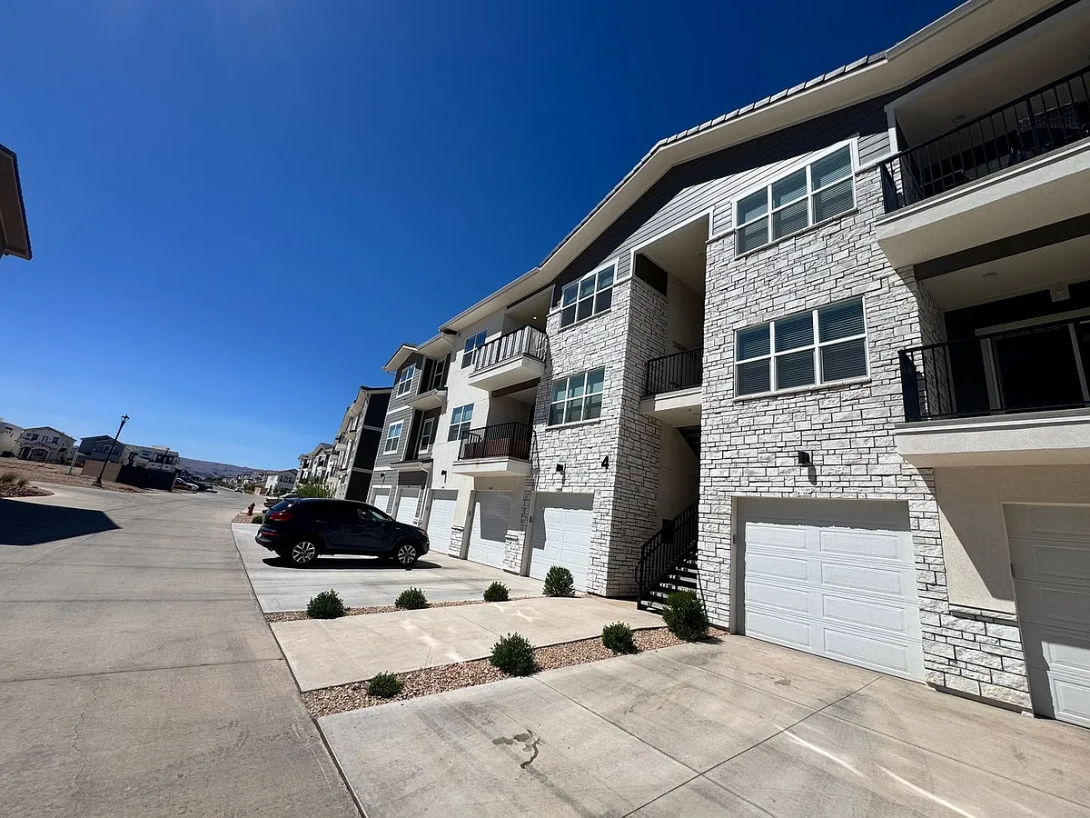 Building Photo - 6051 S Silver Birch Ln #4-303