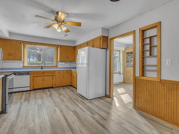 5th image of 224 S 2nd STREET