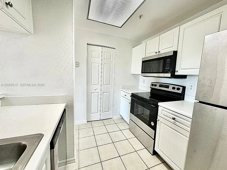2807 Veronia Dr #301 — Photo 8