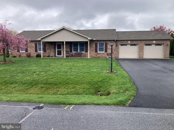 1209 Hillbrook Dr, Hagerstown, MD 21740