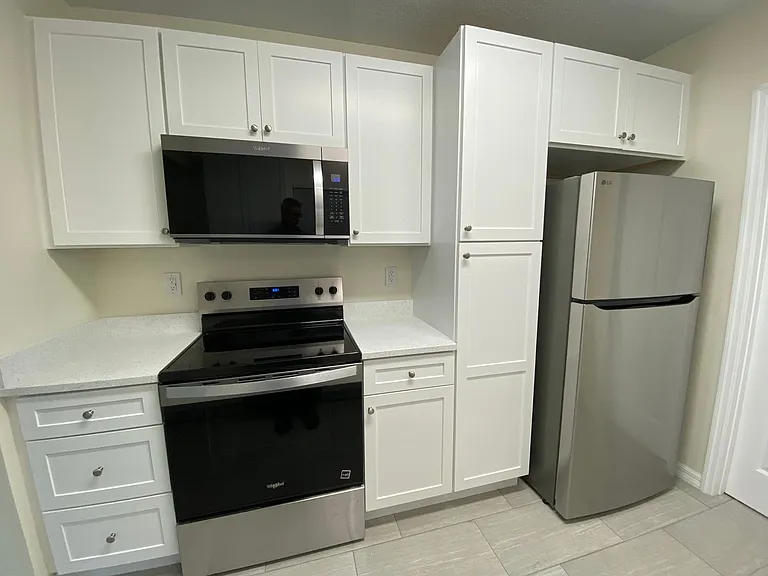 640 Poinsettia Dr — Photo 3