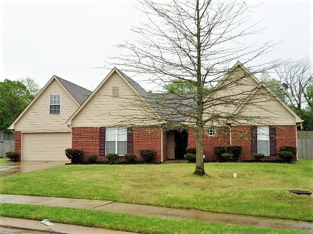 4 bed, 2.0 bath, 2033 sqft, $2,170 — Photo 1