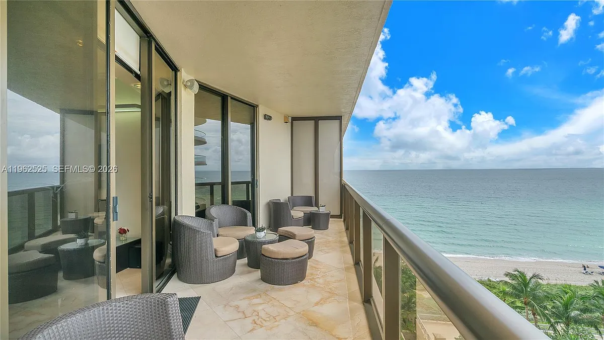 Building Photo - 16275 Collins Ave #903