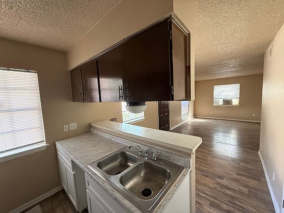 5th image of 2007 Anchor Dr APT 4