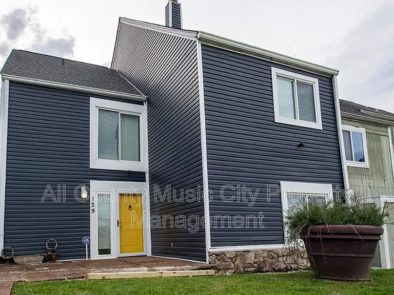 129 Hermitage Woods Dr — Photo 1