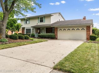 18570 Levan Rd, Livonia, MI 48152