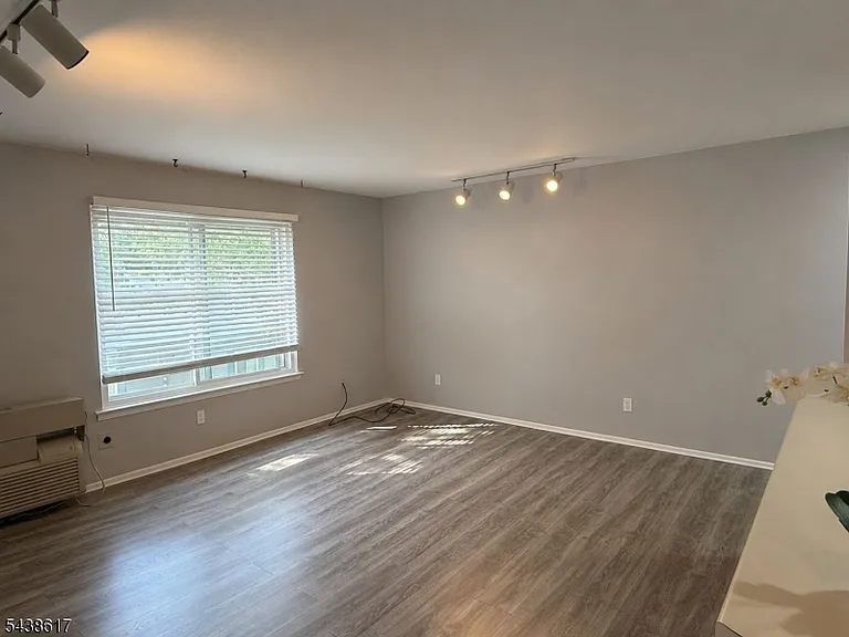 22 Bolton Ct — Photo 3
