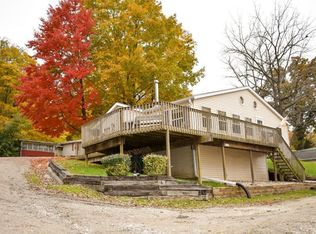 9869 F Ave, Wapello, IA 52653