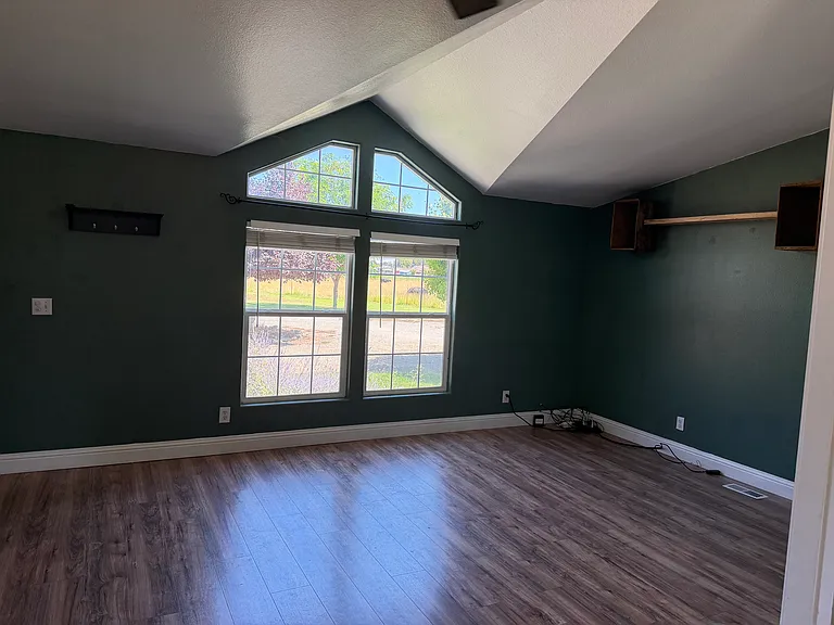 23409 Hamilton Ave — Photo 9