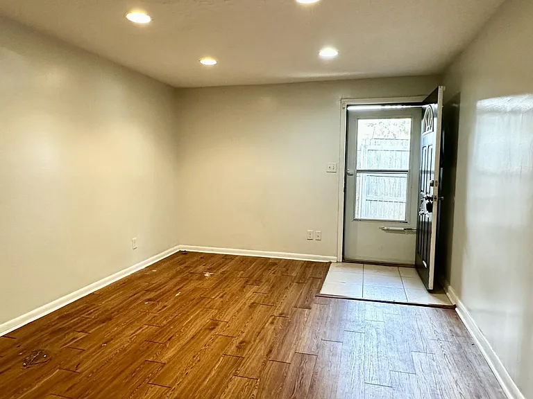 2821 Searchwood Dr — Photo 4