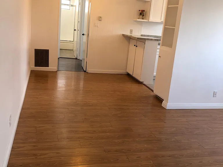 6700 Whitsett Ave #8 — Photo 8