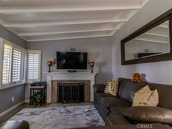 4th image of 128 E 67th Way