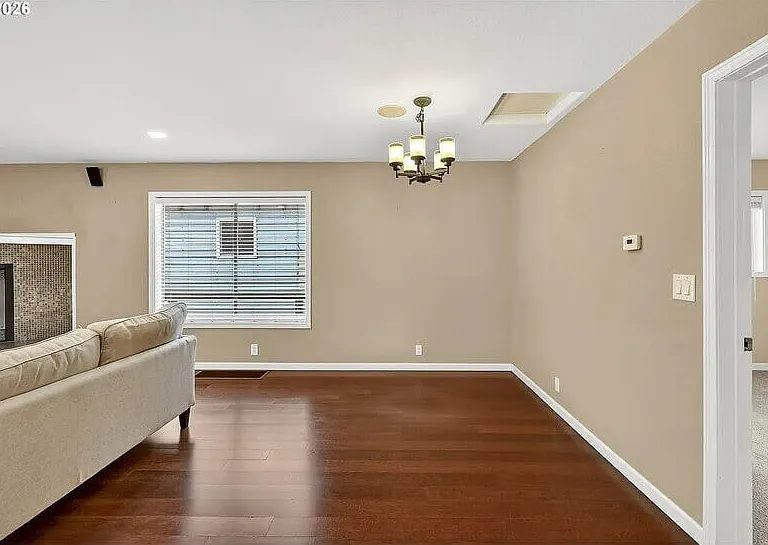 1849 N Jantzen Ave — Photo 31