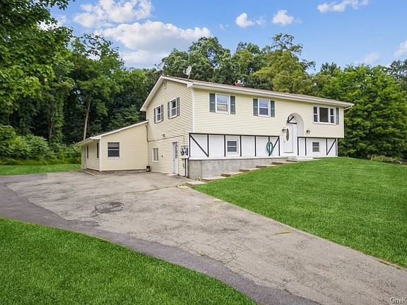 3rd image of 11 Larissa Ln