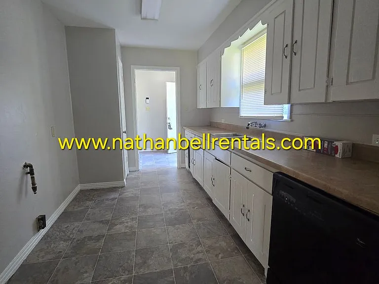 683 25th St SE — Photo 2
