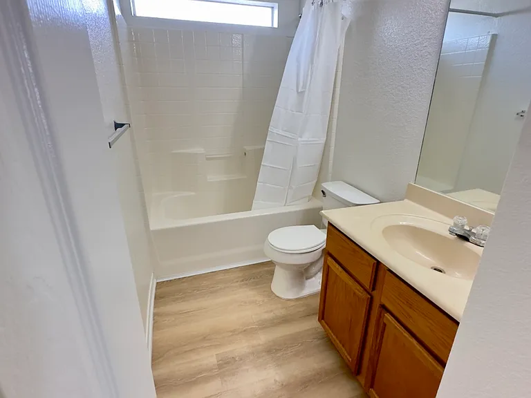 1602 Dugger Cir #D — Photo 8