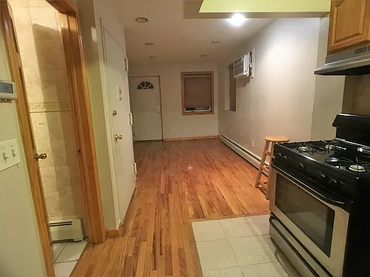 Rented by BuySell Real Estate Inc | media 16