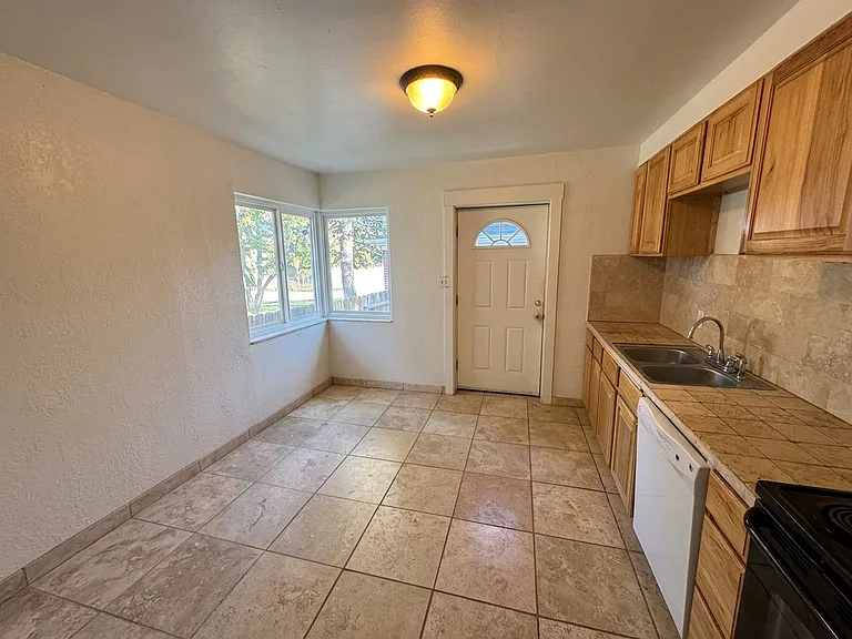 1480 S 1300 E — Photo 3
