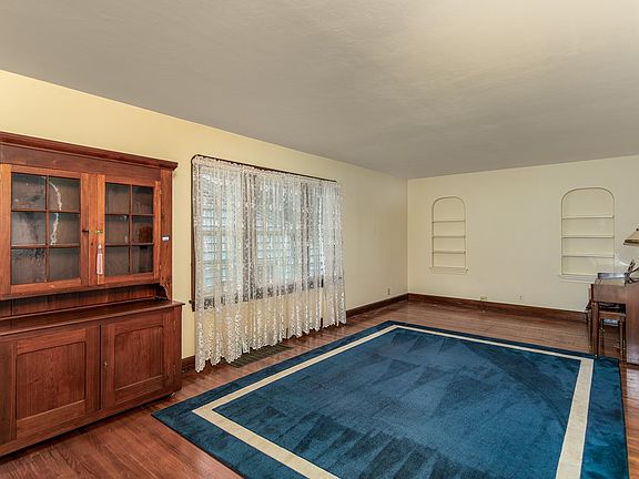 3rd image of 500 Shepard Rd