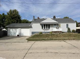 602 W 14th St, Carroll, IA 51401