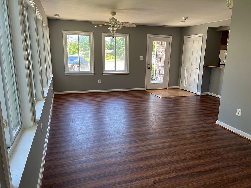 1st image of 219 Saint James Dr