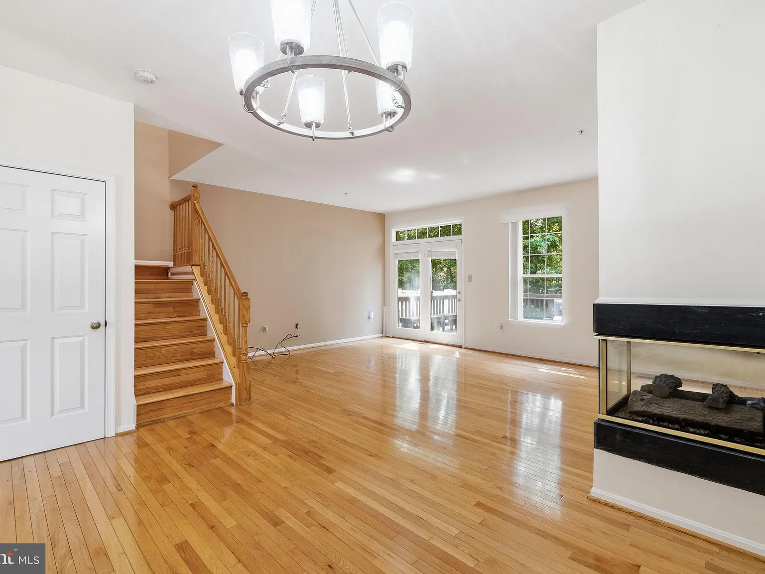 3 bed, 4.0 bath, 2302 sqft, $3,200 — Photo 3