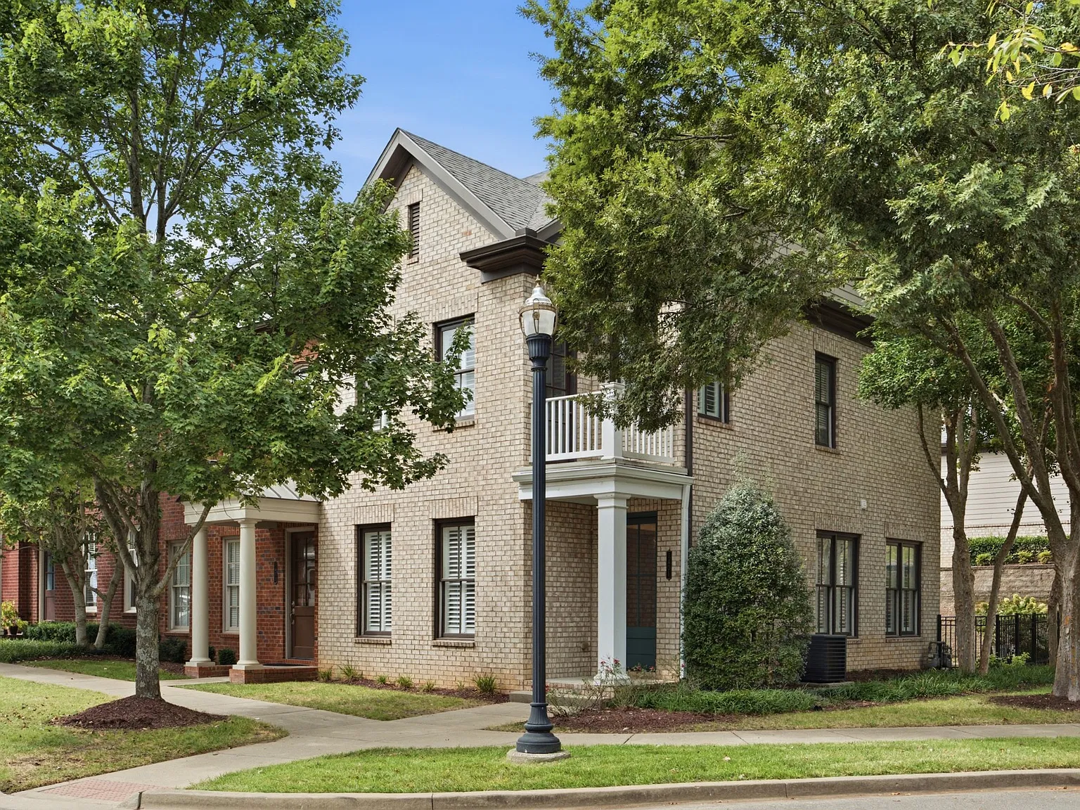 2 bed, 2.5 bath, 1642 sqft, $3,600 — Photo 1