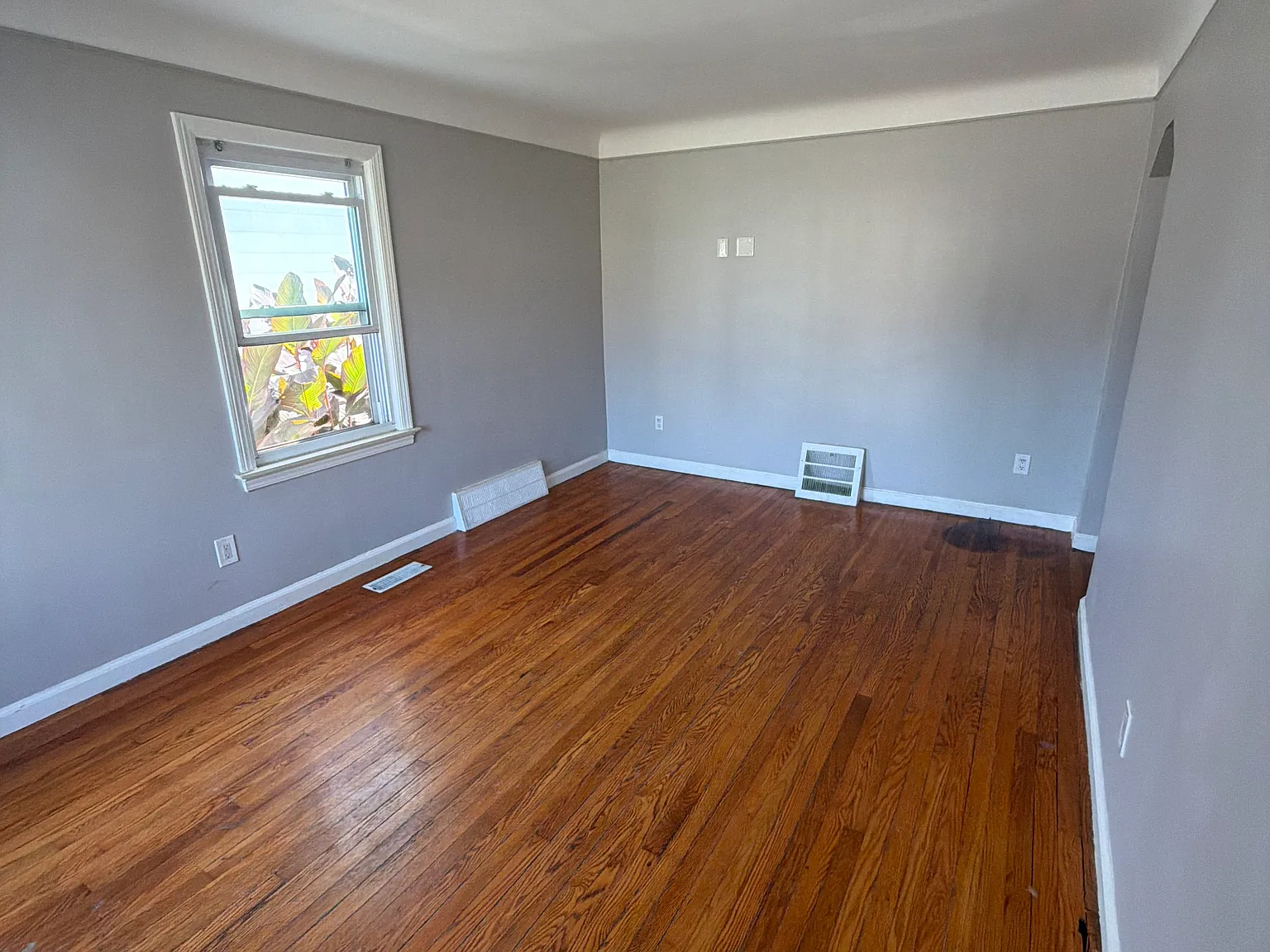 3 bed, 1080 sqft, $1,900 — Photo 4