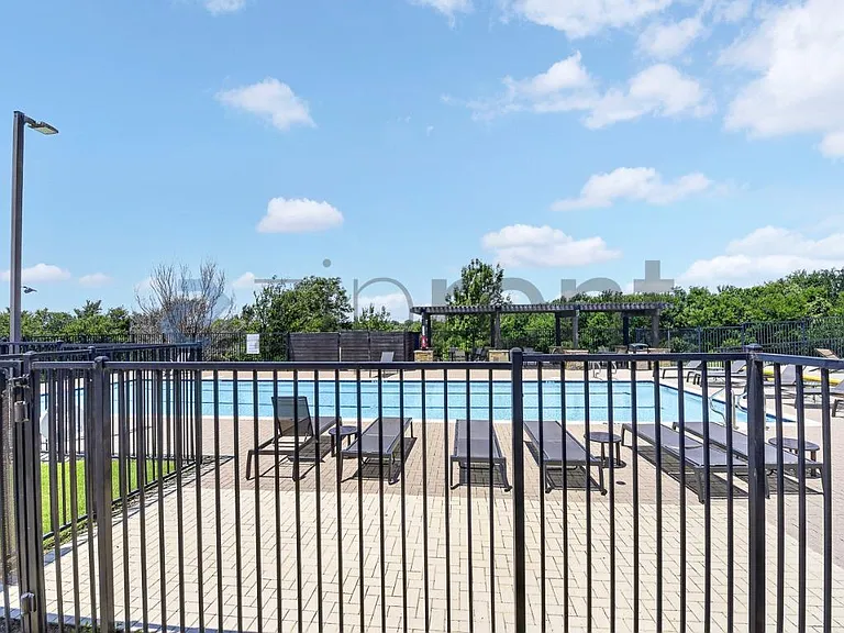 13400 Manuel Dr — Photo 36