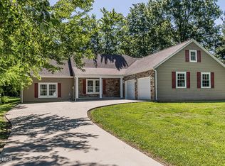 1406 Country Aire Dr, Carterville, IL 62918