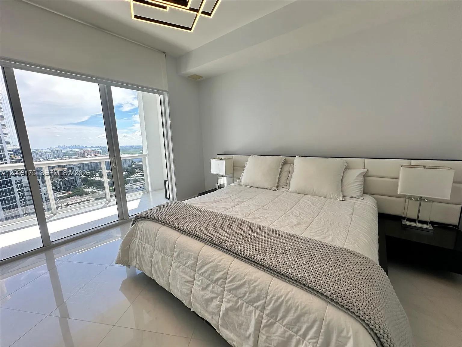 Trump Royale Condo — Photo 3