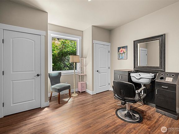 5th image of 8401 Dawn Hill Drive SE