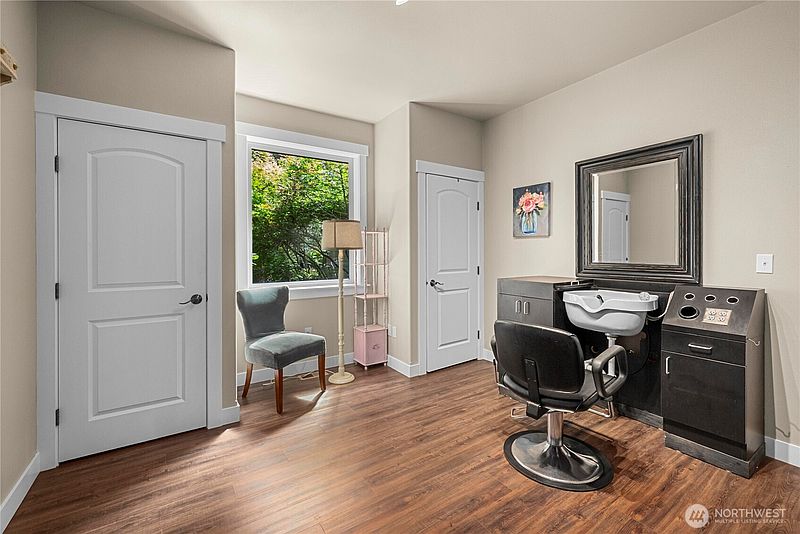 5th image of 8401 Dawn Hill Drive SE
