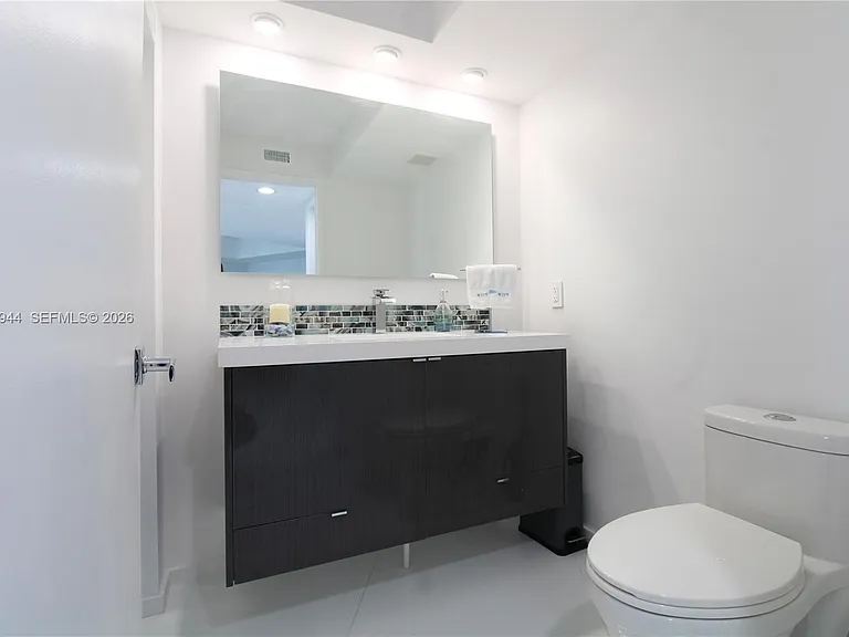3600 Mystic Pointe Dr #1115 — Photo 29