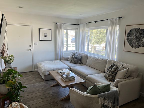 5th image of 233 Costa Mesa St #A