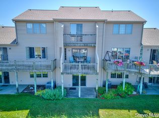 1406 E Harbour Towne Cir, Muskegon, MI 49441