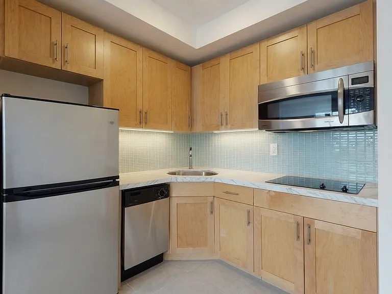 690 Greenwich St #4B — Photo 3
