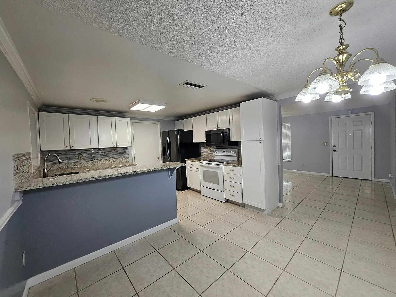 2 bed, 1200 sqft, $2,000 — Photo 4