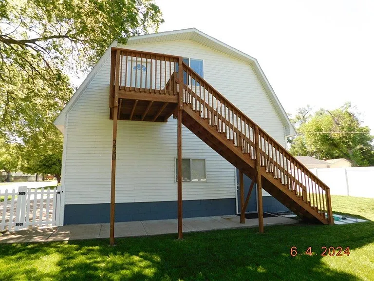 220 S Sycamore St — Photo 1