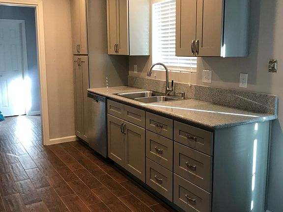 3rd image of 5636 Sultana Ave