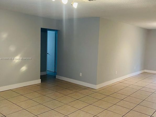 3409 SW 64th Ave