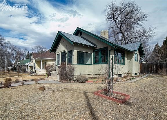 Craftsman bungalow on corner lot