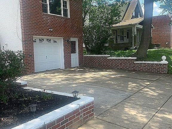 1st image of 709 Chandler St