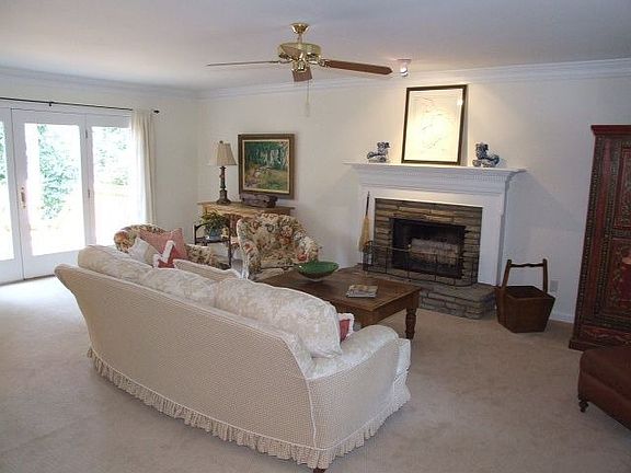 Spacious Family Room