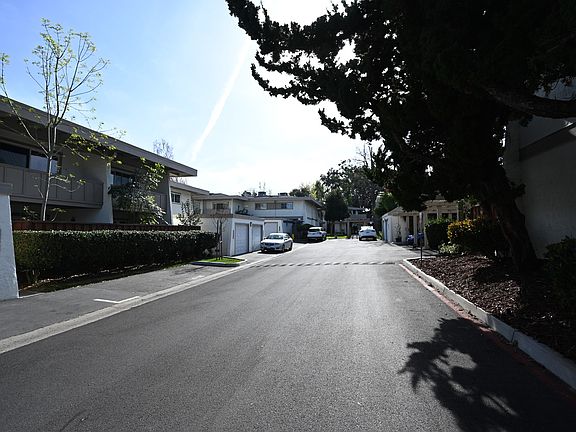 3rd image of 10433 Mary Ave