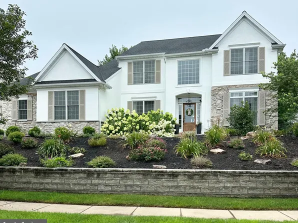 1116 Duesenberg Dr, Hummelstown, PA 17036