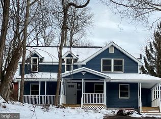 106 Burry Ln, Cresco, PA 18326