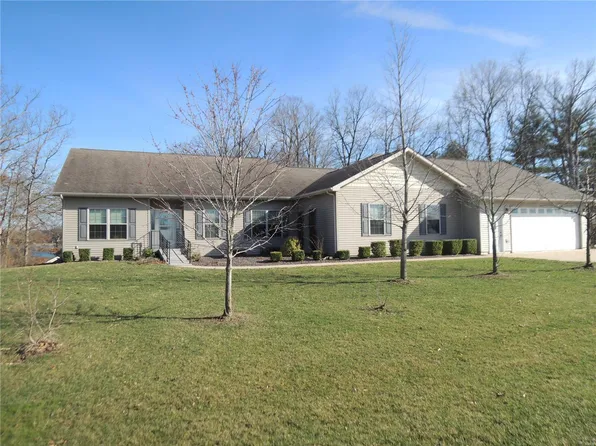 1258 Rogier Dr, Greenville, IL 62246