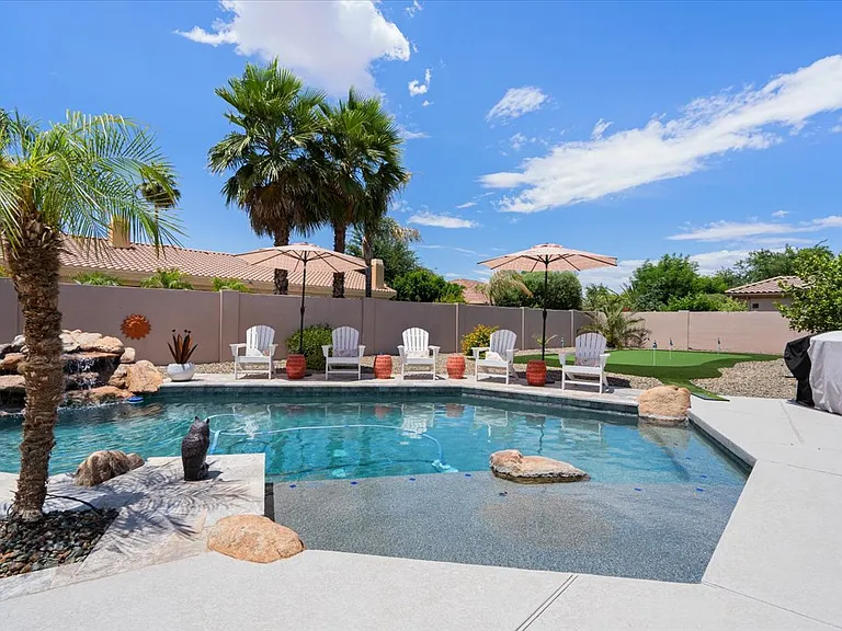 4926 N Valley Gln — Photo 58