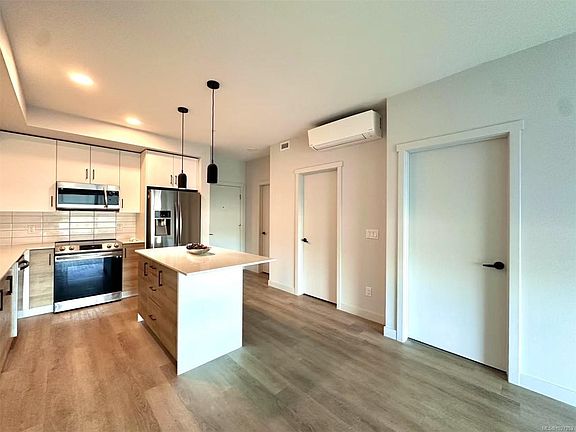 2nd image of 2465 Gateway Rd #210